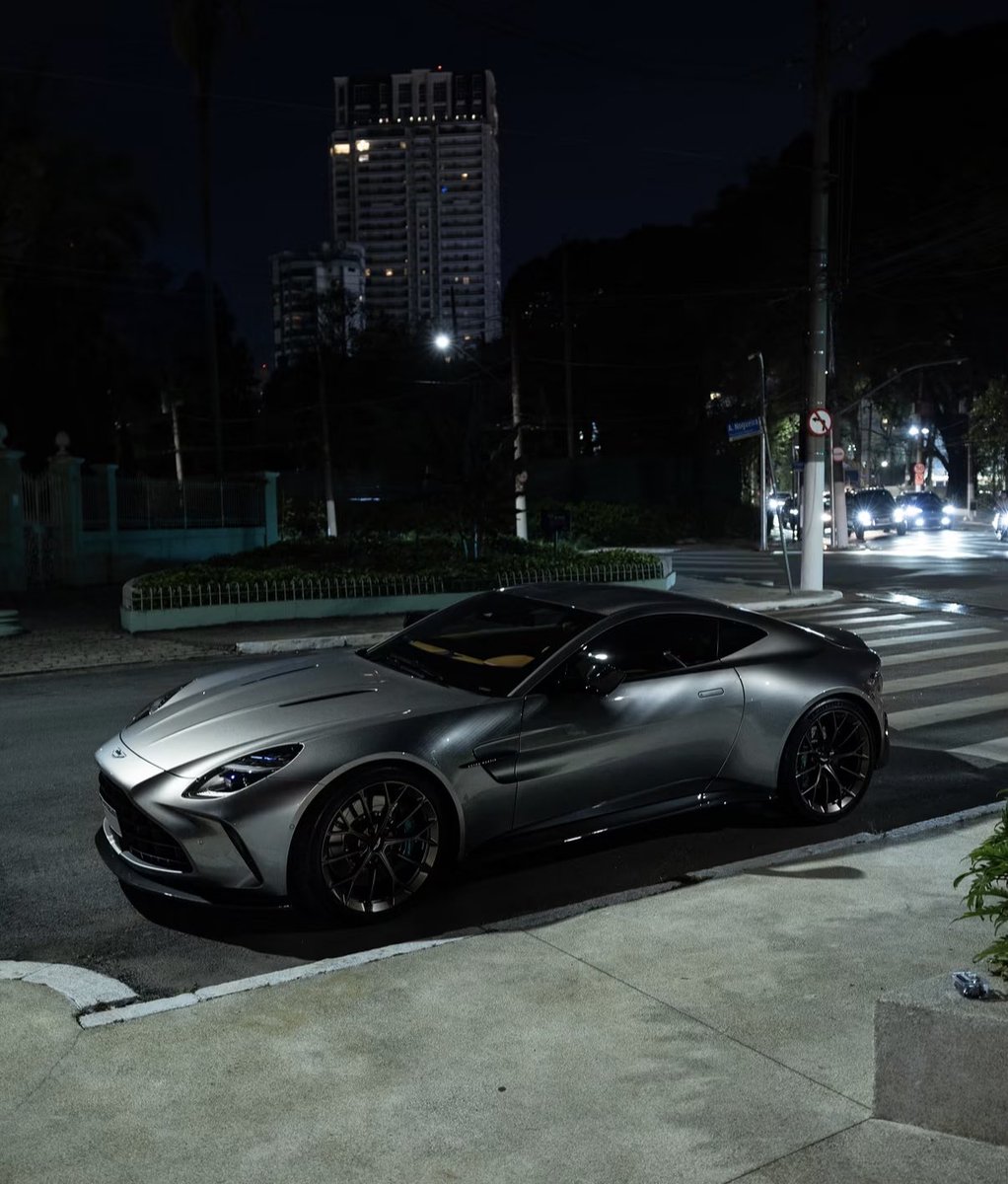 LuxuryCars365's tweet photo. Aston Martin Vantage ♠️ https://t.co/7LER4Idjtq