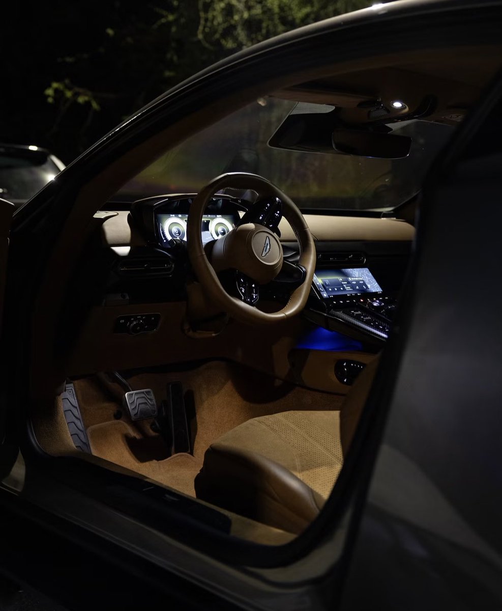 LuxuryCars365's tweet photo. Aston Martin Vantage ♠️ https://t.co/7LER4Idjtq