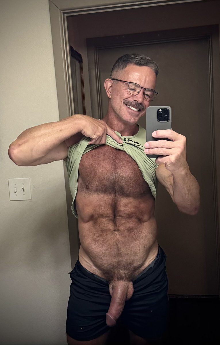 ReeceScottx's tweet photo. Is Fat Cock Friday still a thing⁉️

#DadBod 
#FCF 🍆 https://t.co/iUy1R6ejHA