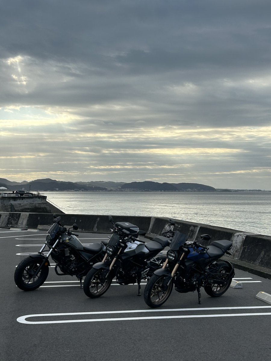 fire0306's tweet photo. レブルのラストラン
七里ヶ浜まで
#レブルありがとう 
#cb400sf納車待ち
#新型cb400sf https://t.co/DBKvfZIdZt