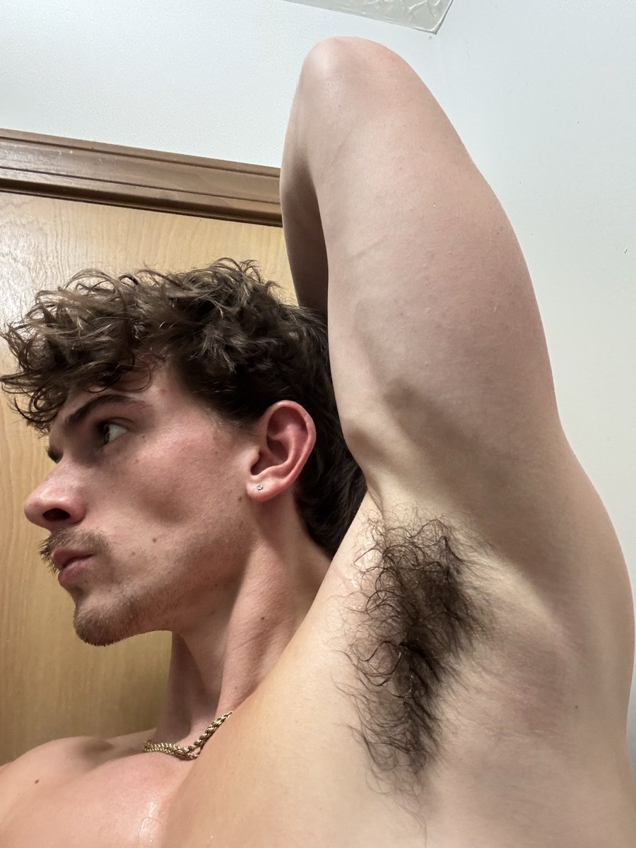 AlphaJT_'s tweet photo. Real man pits https://t.co/N26RpH2Uq1