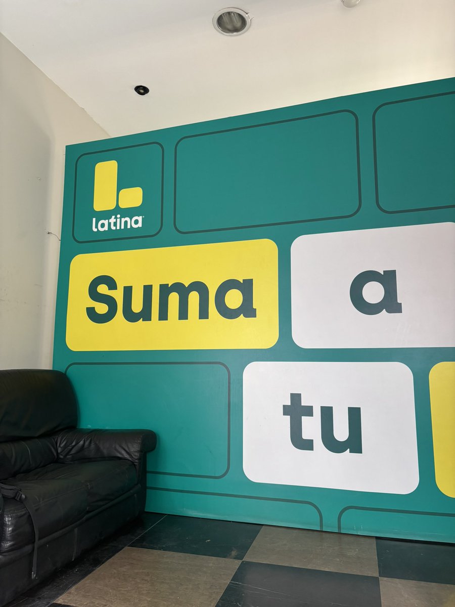 MinaIsLate's tweet photo. Estuve en la tele hoy 🥹 Nos invitaron a llevar cositas de BTS al canal y explicar algunas cositas de la cultura del freebie ❤️ https://t.co/HhLAGr9S3u