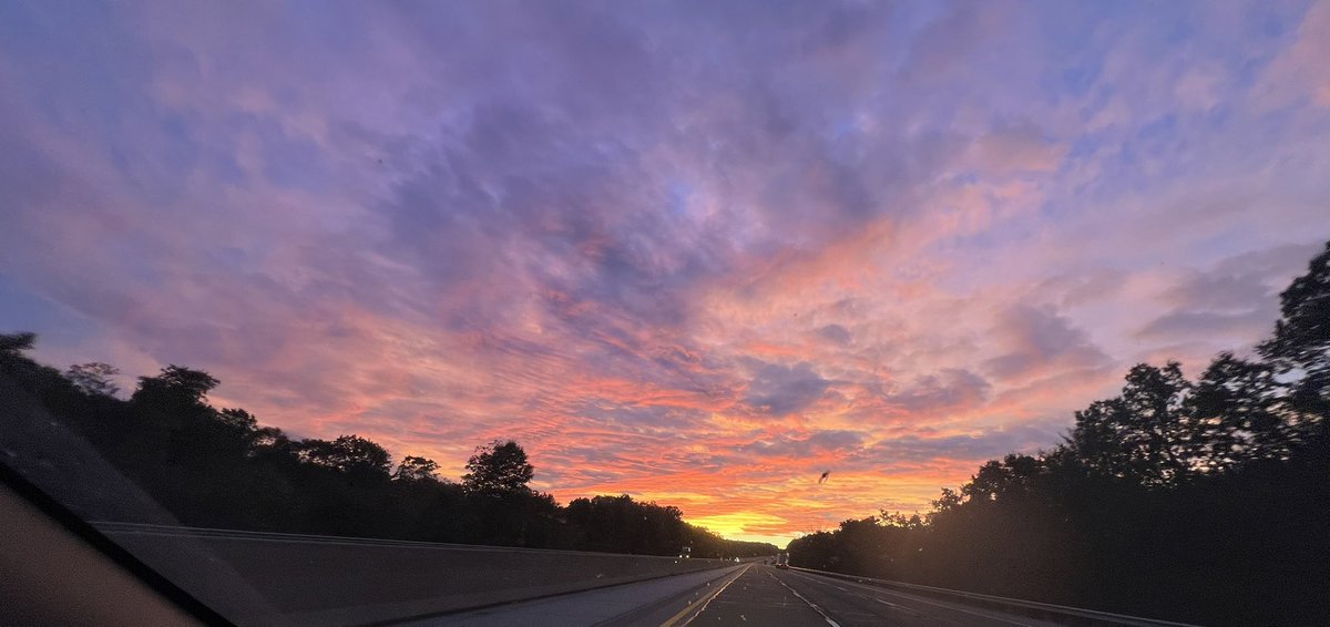 mr_lagrat's tweet photo. Beautiful skies this evening coming home. https://t.co/M0eplwMuNu