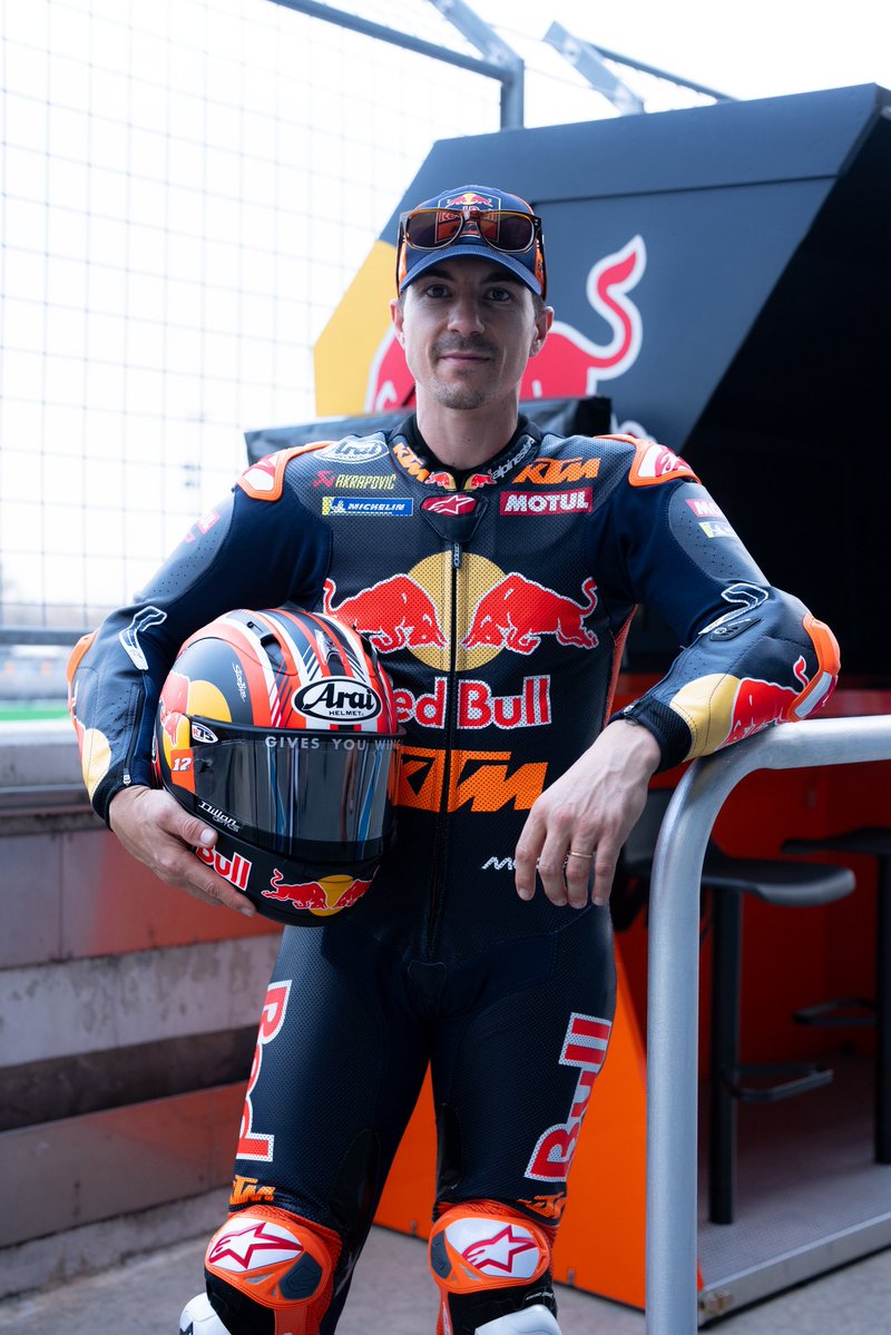 araihelmetjapan's tweet photo. ‼️本日開催‼️ 📣サイン会情報📣

✅  #マーベリック・ビニャーレス 選手サイン会応募要項🔥

📍時間：17:30〜
📍場所：もてぎアライブース

マーベリック選手に会えるチャンス📷❤️‍🔥

応募要項を満たした方の中から10組計20名様をご招待✨

⚠️応募締切は14:30です‼️

どしどしご応募ください🏁🇯🇵 https://t.co/4662X33LVf