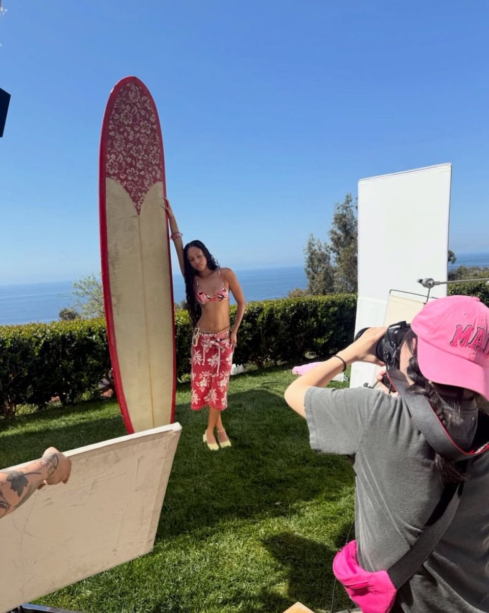 Emenike229183's tweet photo. 🚨New behind the scenes pictures of Manon for teen vogue just dropped!! https://t.co/lnHocKgYoH