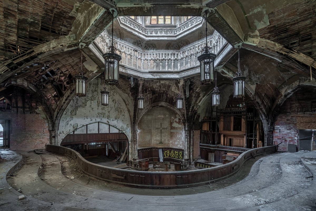ExploresMr's tweet photo. A wandering through Detroit, Michigan's "St. Curvy" Church, also known as Woodward Presbyterian Church. Perhaps one of the most beautiful and unique churches I have ever had the opportunity to shoot. https://t.co/vk1nsNxvyp