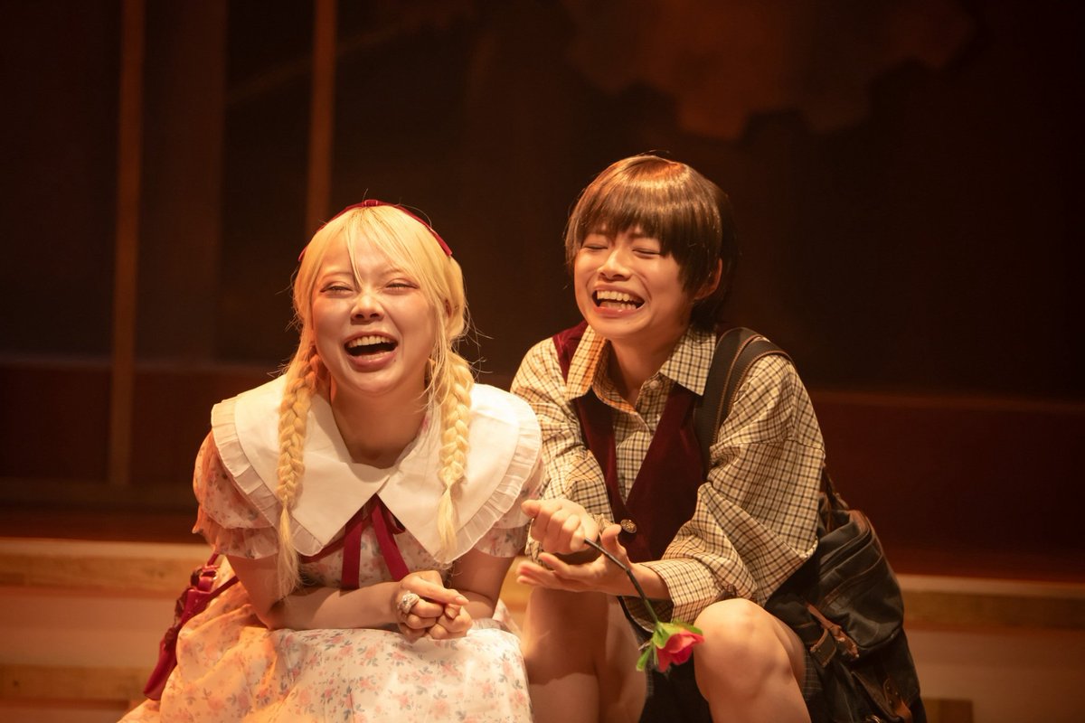 hati888hati's tweet photo. 「#フェアリーランド」4日目。
残すところ今日明日のみ…！
本日は
14:00A(残りわずか)
19:00B(少し余裕あり)
通常開場は30分前
上演時間は約125分
今日のチケットは直接ご連絡ください！
このシーン、すごくかわいくて好き。でもその幸せが私には本当に切ないというか、苦しいんだな…。
でも好き。 https://t.co/TET6csY2Ho