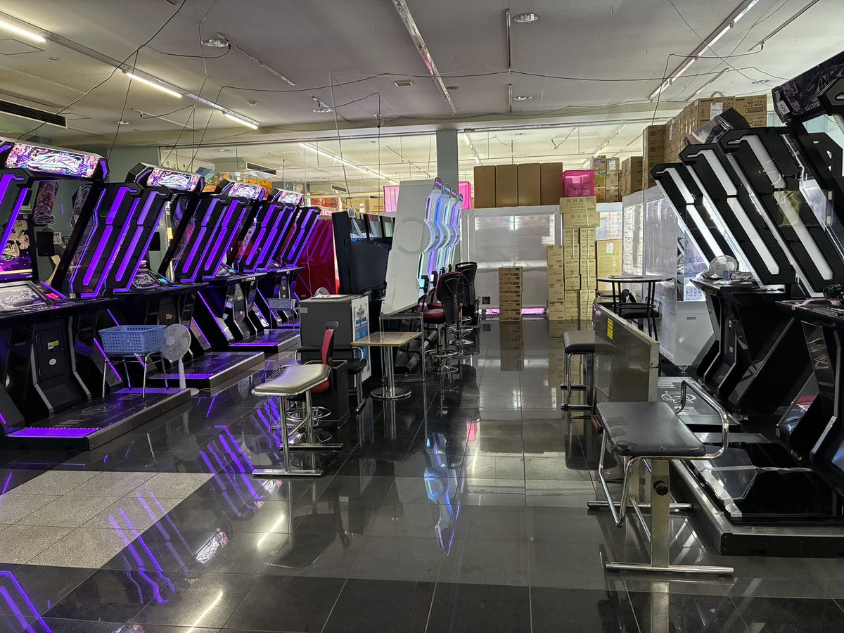 K73magical's tweet photo. DDR4台
IIDX6台

ここは岐阜です https://t.co/xkAexN9MWk