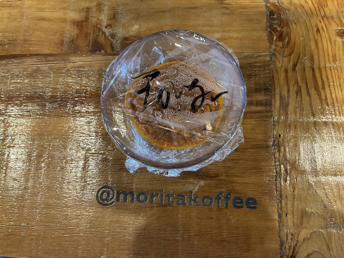 morita_ko's tweet photo. ドライカレーを仕込んだ残りを小皿に入れてメモしておいたら妻は読めないというのでリプか引用でわたくしが達筆でなんと書いたか募集します← https://t.co/acLUXrY7Jy