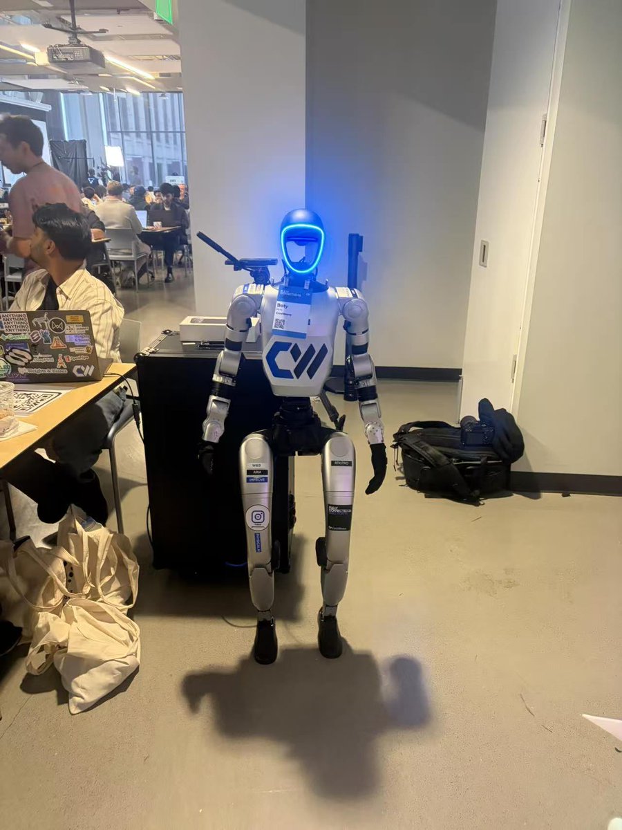 JolinJiao's tweet photo. Today we're miners. βοΈπ°
Mining 2,352 clips for robot near-misses.
π = the most dangerous.
Catch: our rabbit can't reach its own button. A human confirms.
Grabbit Mining Co. w/ @lj_ships
#VASTBuildersChallenge πSF
@VAST_Data @nvidia @CoreWeave @cursor_ai @wandb https://t.co/8GcwozAJ5L