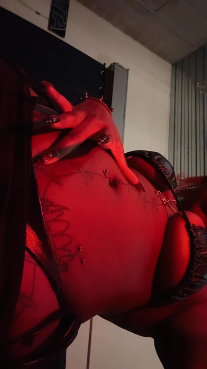 v4mpjaez's tweet photo. hi, im jae ur local vampyre gf
ill make a more formal pinned but i hope we luv spooky alt girls who luv to play dress up around here (㇏(•̀ᵥᵥ•́)ノ)

check out mah links → https://t.co/It80Wibvy9 https://t.co/mu7VIbCpq9
