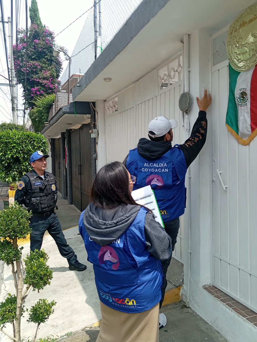Alcaldia_Coy's tweet photo. En la colonia Avante realizamos un recorrido #CasaXCasa, donde compartimos información de prevención, números de atención y generamos 62 códigos domiciliarios.

En #Coyoacán #EscudoCoyoacán y la @SSC_CDMX seguimos trabajando 24/7 por la seguridad de todas y todos. https://t.co/PummE1VPOc