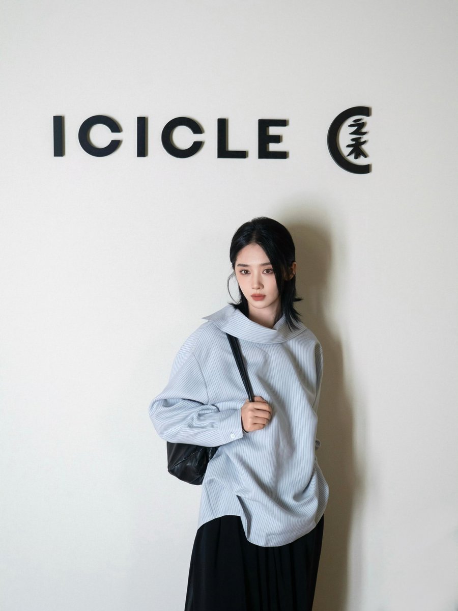 Sun_Mirae's tweet photo. ICICLE Official update with Wang Yinglu 

Let's like comment 🫰

🔗https://t.co/rwIORB1enA

🔗https://t.co/36UqlmrpeO

#WangYinglu 
#Yinglu
#ICICLESS27
#PFWSS27 https://t.co/Qgbxp2FnDe