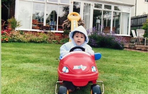 chrliest's tweet photo. CHARLIE : 2007, Thailand ,UK📸

baby charlie photo 🥹

#CHARLIEMULLIS #SMTR25 #CHARLIE #찰리 https://t.co/7zgLCBDr6f