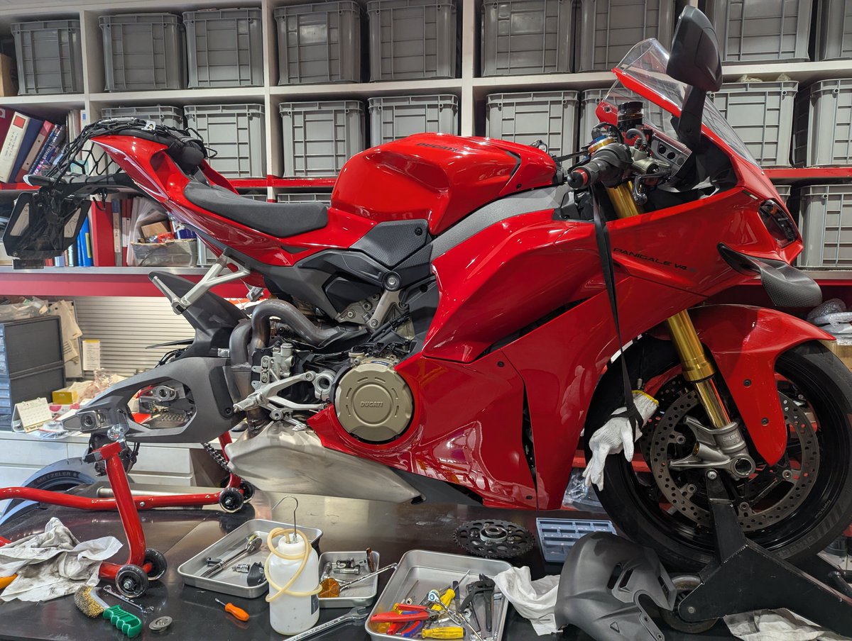 Ducati_Service's tweet photo. 🇮🇹　Panigale V4S 7G　🇮🇹
只今、12ヶ月点検中❗️
#DLT
#ドゥカティ
#Ducati
#ducati
#DucatiLifestyleTokyo https://t.co/gGn7ZzBWQA