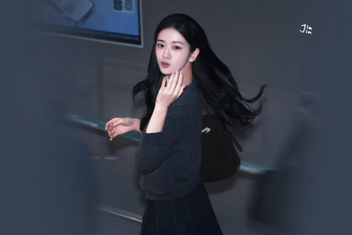 addanyzcsb's tweet photo. Yujin’s puppy hairstyle matches the sporty Lacoste look beautifully in Paris. YUJIN VERS PARIS

YUJIN VERS PARIS
#YUJINgoestoPFW
#ANYUJIN
#LacosteSS27 https://t.co/egW0E2NwR2