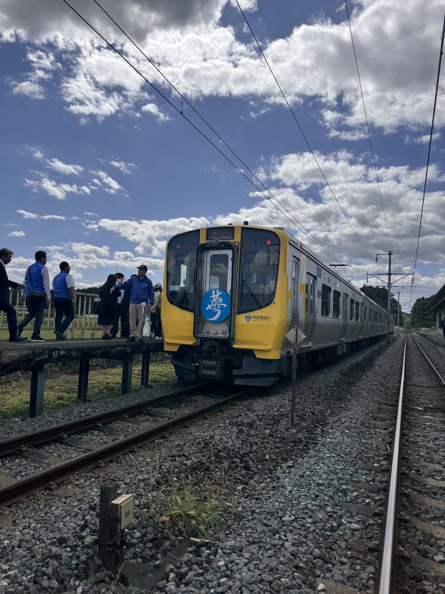 taetaso1's tweet photo. 今日はあぶ急ドリーム号の司会で阿武隈急行線貸し切り列車🚃に乗ってます！まもなく出発！ https://t.co/O4Cy3Vafrv