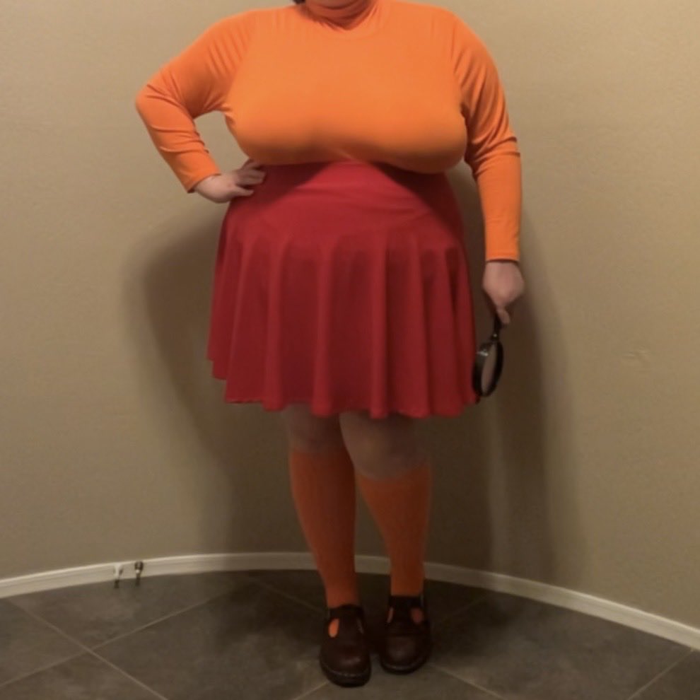 strawb3rryw3nch's tweet photo. I'm late for fat bitch friday so here's some test shots now that my socks are here! ❤️🧡🔎 https://t.co/nLOB2ggZbw