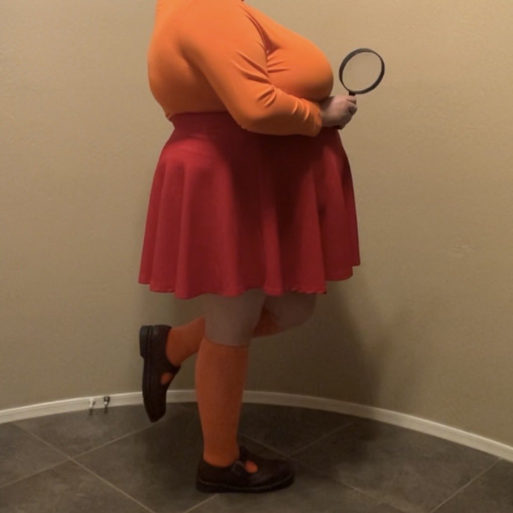 strawb3rryw3nch's tweet photo. I'm late for fat bitch friday so here's some test shots now that my socks are here! ❤️🧡🔎 https://t.co/nLOB2ggZbw