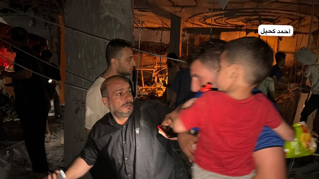 AbujomaaGaza's tweet photo. 💥New MASSACRE

At least, five people including two Christians have been killed and more than 15 others wounded in Israeli bombing of a house west of Gaza City https://t.co/Vglt02xP2Z