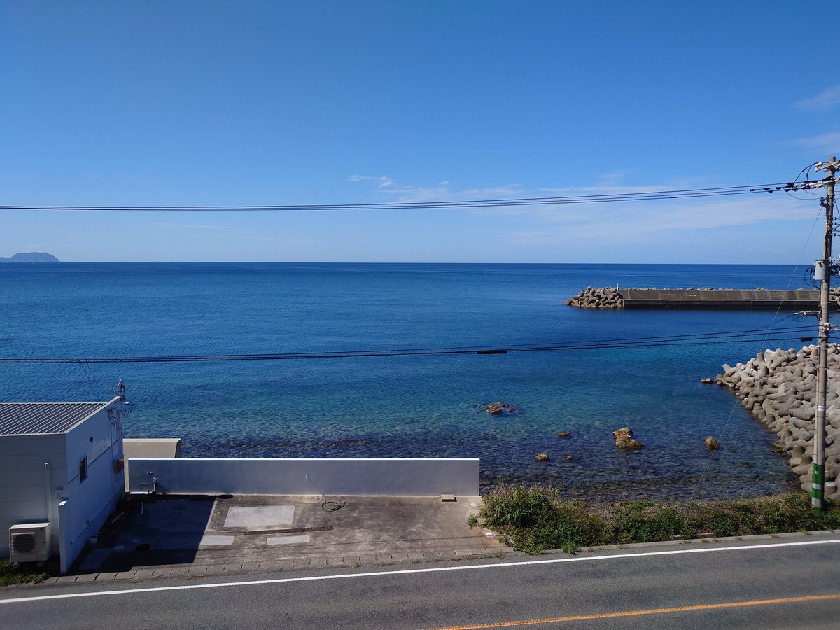 sora_96_'s tweet photo. 〇〇のはなし楽しい！！
窓から見える海がとても綺麗です！！！ https://t.co/ptS5KifUYb