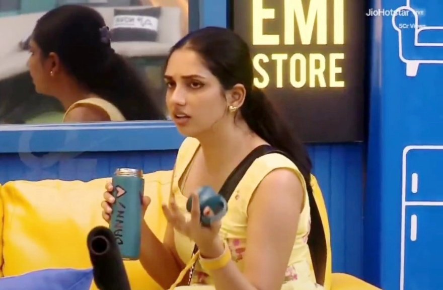 michaelarun_m's tweet photo. #BiggBossTamil10

This week, the ones who played individually, following their own instincts and minds, were #LakshmiPriya and #Dhanya... 👏👏

#Kumaran, who always needed group support, is already out... Next is #Javeed, who continues to enjoy the backing of a group

Both #LP and #Dhanya stood their ground and faced everything thrown at them...
They have already seen a different, determined #LP, who won &  got saved... If #Dhanya is saved too, they will face a completely different #Dhanya, with much more confidence

Then both will be unstoppable and individually they will be very strong from the experience they had from whatever happened in this week...  🔥

On the other hand, for the other 12 (somewhat except #Shama), this week’s task pushed them to cling to each other just to face the 6 and then the 5

Once they get used to this bonded mindset, it won’t be easy for them to break out of it and start playing individually... Indeed there us 3 new WC's will enter, my guess to came out of that bonded mindset will not happen soon

Let's see the GAME... This week task beneficiaries are #LP & #Dhanya.. They are the one's elevated as Players.. 🏹