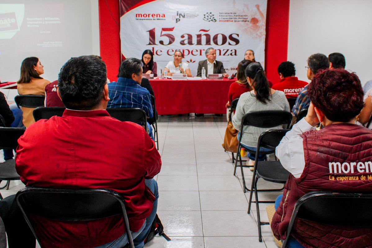 SNietoCastillo's tweet photo. La 4T se cuida con unidad. Sabiendo que por encima de cualquier diferencia está nuestro movimiento y el compromiso que tenemos con el pueblo.

Gracias a las y los consejeros de Morena en Querétaro por invitarme a la Sesión Ordinaria del Consejo Estatal. Coincidimos en que lo nos une son los principios de nuestro movimiento y el compromiso de servir al pueblo. 

Aprovechamos para celebrar en familia los 15 años de nuestro movimiento. 

Es un honor ser parte de la transformación. 

#15AñosMorena