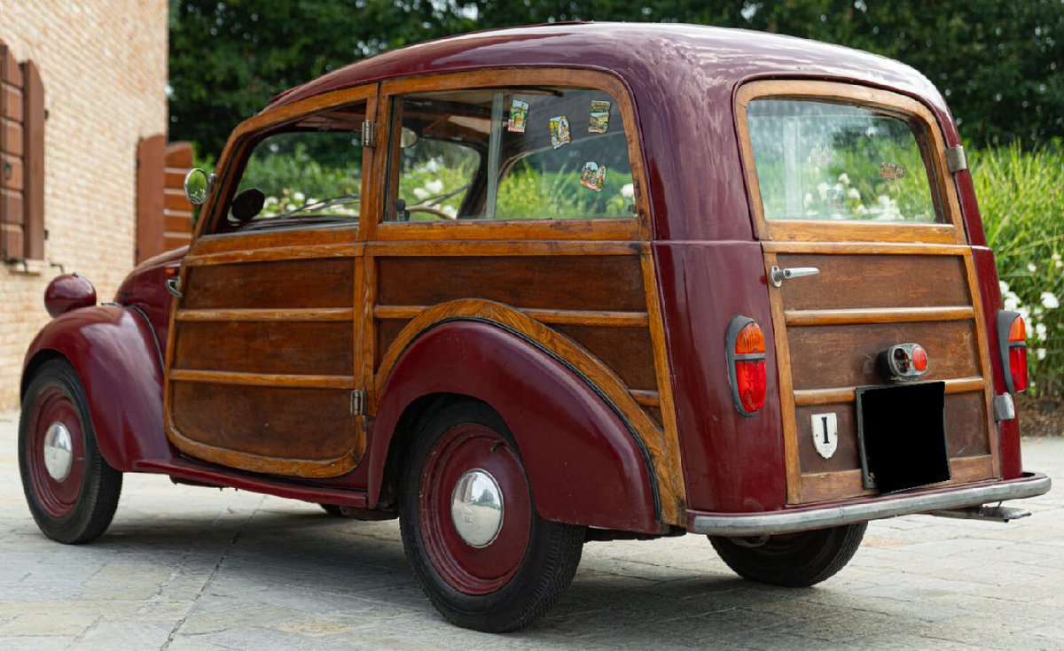 UltimativCars's tweet photo. (Background knowledge)

The #FIAT #500A (1936-48; 122.213 units), nicknamed "#Topolino", bc of its mouse🐭-look, was made in 4 different versions:

1. regular 2d-#Berlina (w/o &amp; w/ #sunroof)
2. #Giardineira (3d-#stationwagon)
3. #Furgoncino (3d-van)
4. #Roadster [by #Weinsberg] https://t.co/woqRaNjKXe
