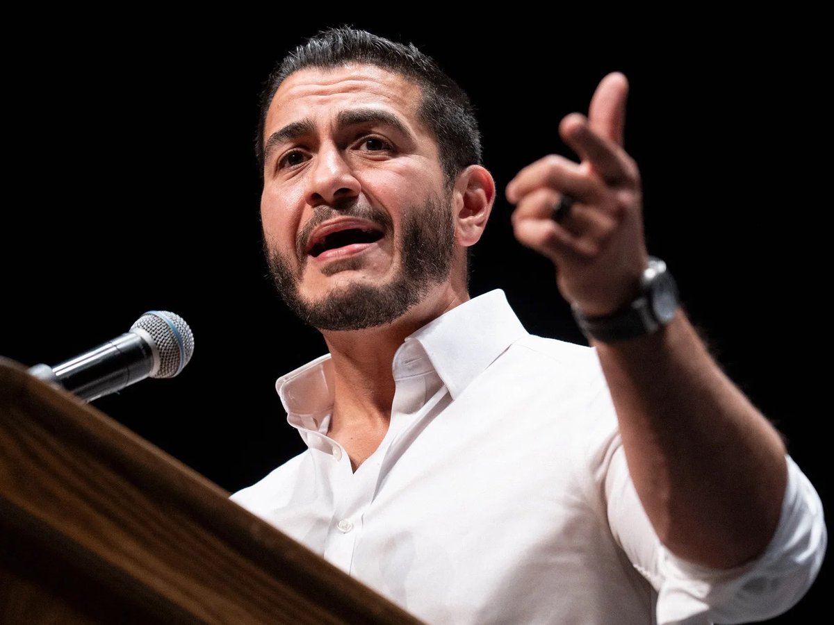davenewworld_2's tweet photo. Abdul El-Sayed published a health platform proposing bans on pesticides that are already banned in Europe, support for the Pesticide Injury Accountability Act, and opposition to legal immunity for agrochemical manufacturers. 

El-Sayed's platform also proposes rebuilding USDA technical assistance, shifting subsidies toward soil health and reduced chemical dependence, and confronting concentration in seed, fertilizer, and chemical markets. 

On the other hand, Mike Rogers opposes bans on pesticides, opposes stricter food safety labels, and opposes regulatory oversight of Big Ag and pesticides in general.