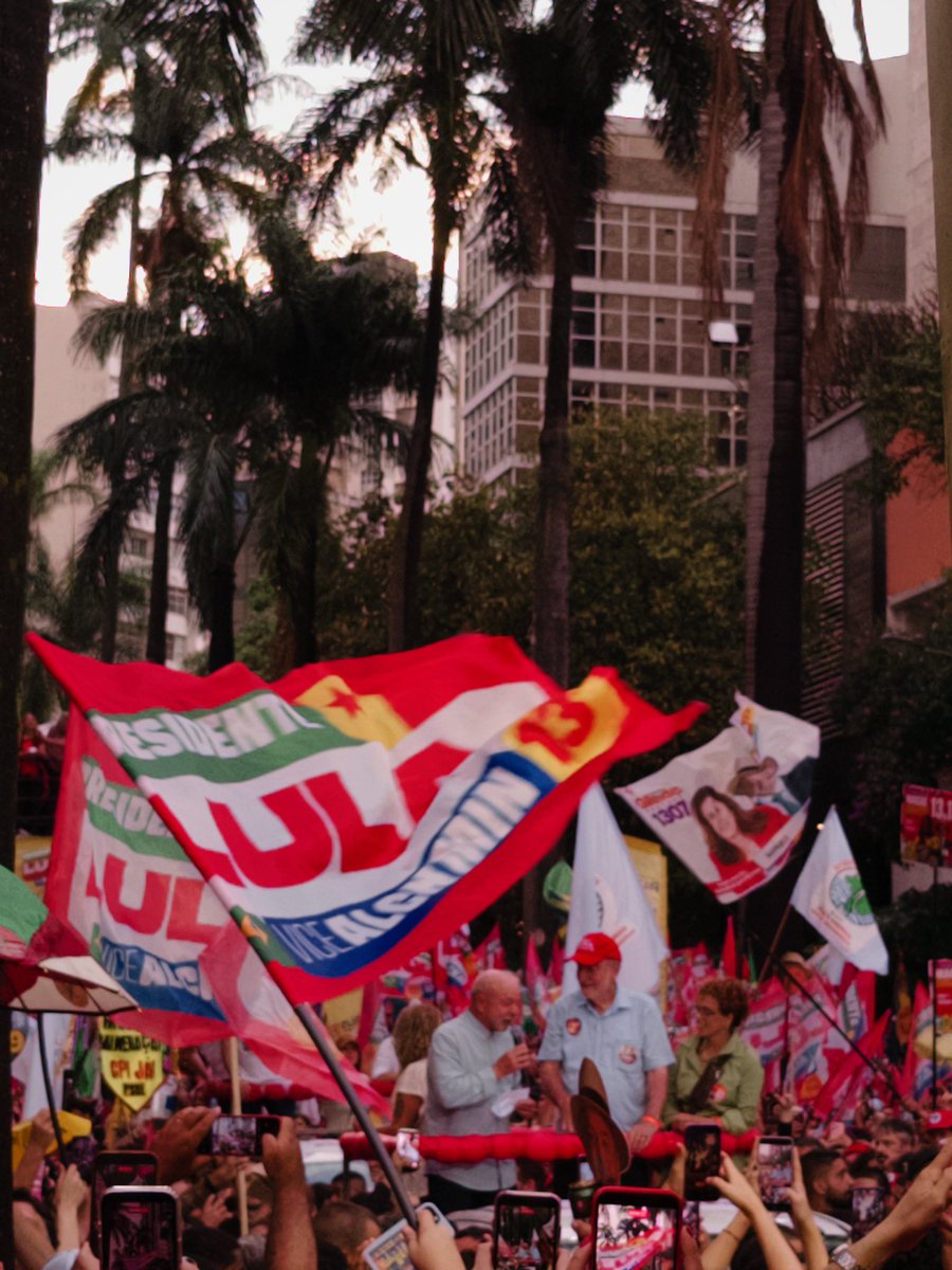 huberxtaxi's tweet photo. simplesmente lula em bh. https://t.co/kAo6kMa1ZE