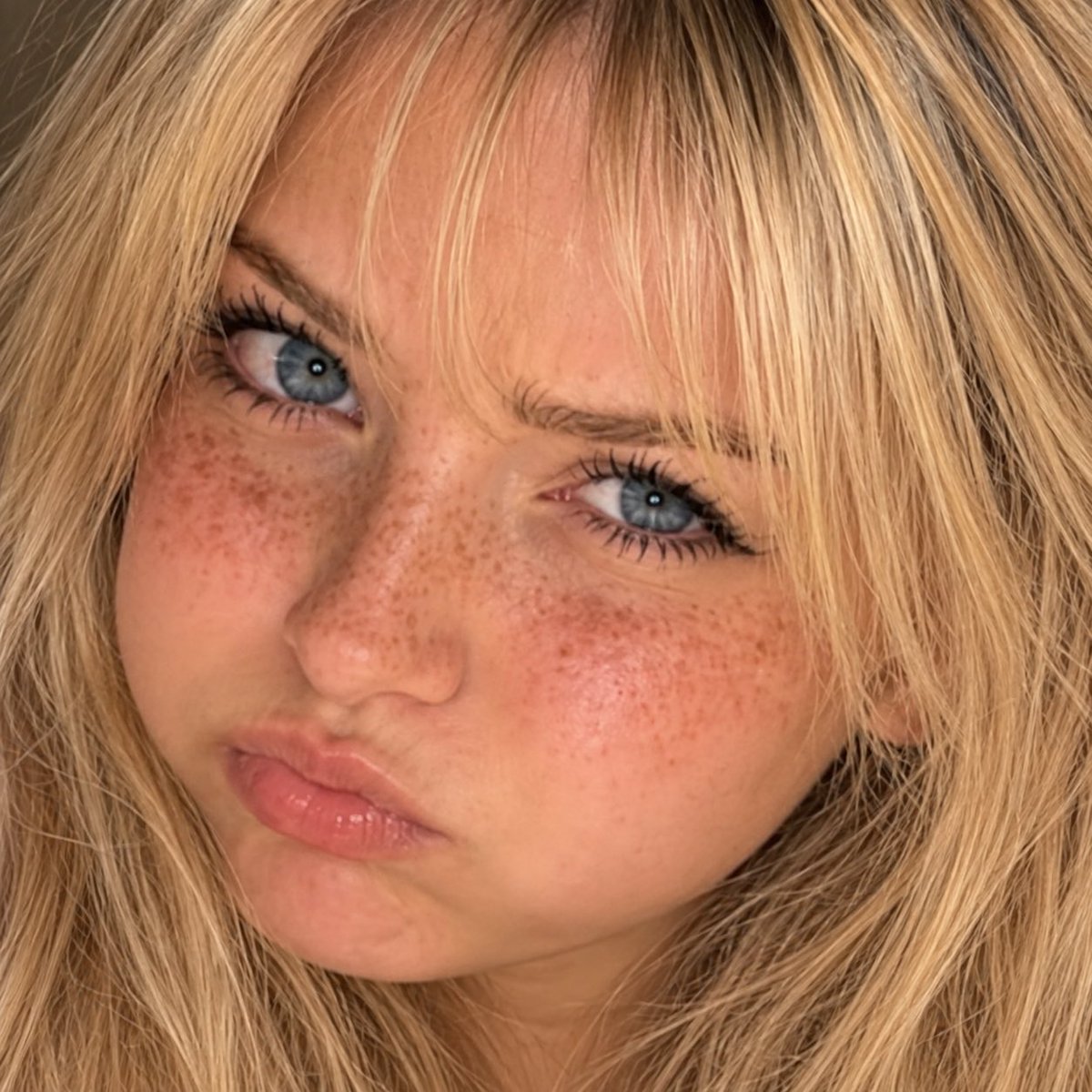 its_lunalyn's tweet photo. Okay, I’m still grumpy 😤🥺
You can only fix it by commenting “I love you Luna” 😌🤍
#CuteMood #PoutyFace #Freckles #GirlNextDoor #InstaCute https://t.co/oh3ghYPXDS