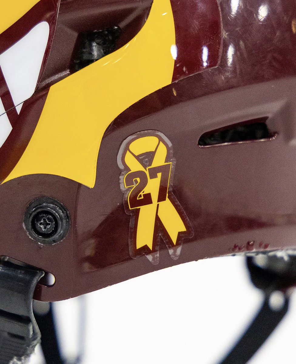 GabbyJChernoff's tweet photo. ASU hockey is honoring defenseman Matthew Mayich with these yellow ribbon helmet stickers and pins 

📸 Sun Devil Hockey

@SunDevilSource https://t.co/Nn1ojop8Kj