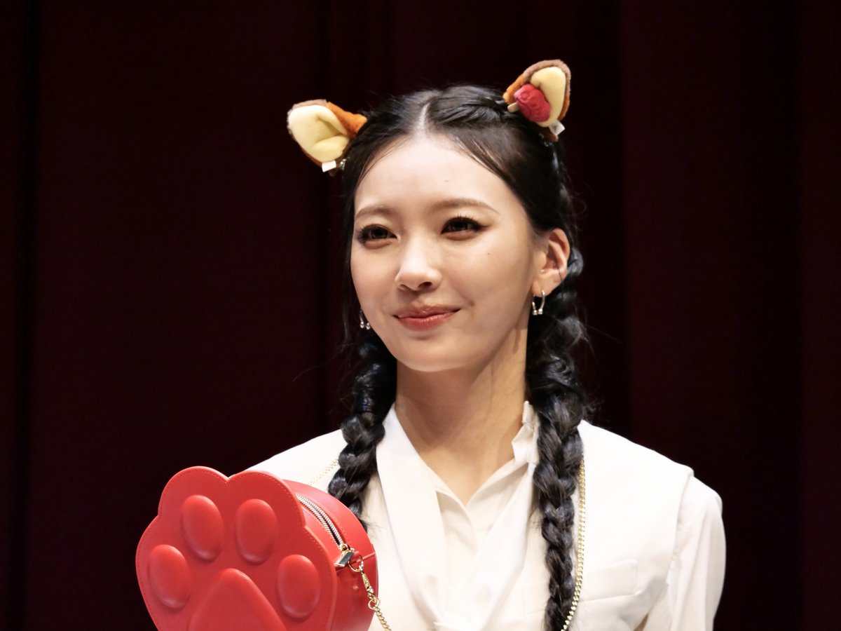 naaaka_emon's tweet photo. 擬人化してますやん ฅ^•ﻌ•^ฅ 🦊🐈⬛
#NiziU #니쥬
#SourGrapes #NiziU_SourGrapes
#MAYUKA_bubble https://t.co/bmOvnEgWI1
