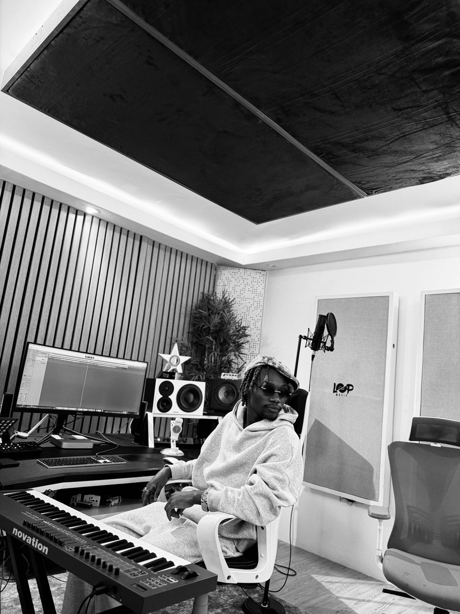 OliveTheBoy_'s tweet photo. Green Family, y’all up? 👀 We cooked another one. This album is looking like pure madness. Health and Grace we pray for. Upness.💚 https://t.co/fywJTLzDRp