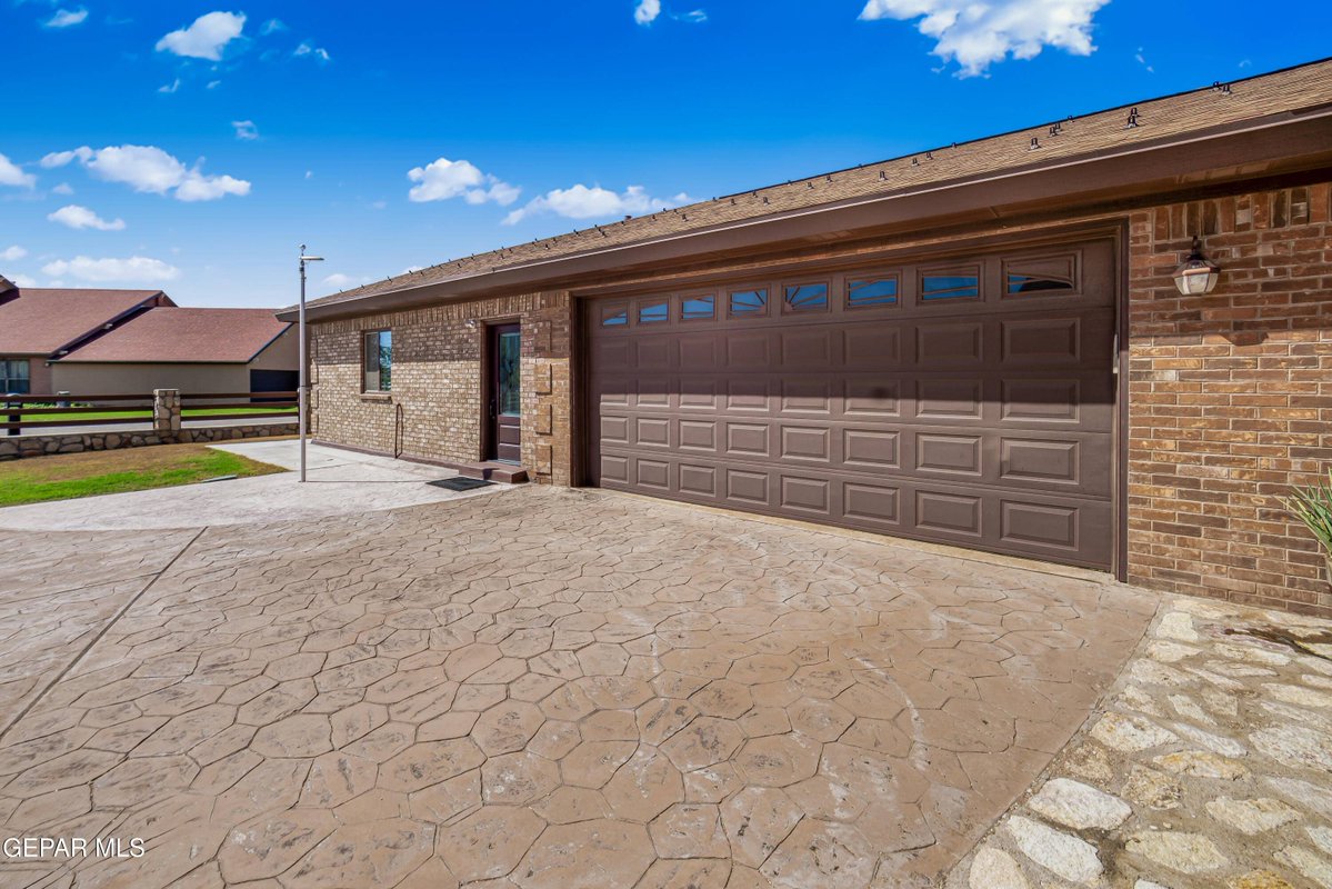 JRod7912's tweet photo. New listing: 6497 YERBA VERDE DR, El Paso. 4 beds, 5 baths, 3,392 sq ft. Offered at $4,750.
https://t.co/R0wiL7MuYB
#NewListing https://t.co/maEyEpJA8S