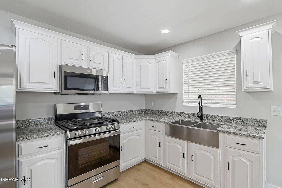 JRod7912's tweet photo. New Listing: 3408 HIXSON ST, El Paso. Renovated 3-bed, 2-bath home with mountain views. $2,500
https://t.co/UYO6a3r6mh https://t.co/GVJROGjrL8