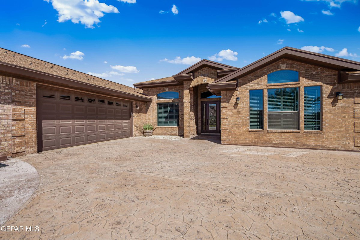 JRod7912's tweet photo. New listing: 6497 YERBA VERDE DR, El Paso. 4 beds, 5 baths, 3,392 sq ft. Offered at $4,750.
https://t.co/R0wiL7MuYB
#NewListing https://t.co/maEyEpJA8S