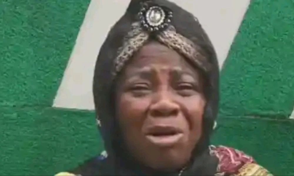 MobilePunch's tweet photo. 𝗡𝗬𝗦𝗖 𝗸𝗶𝗱𝗻𝗮𝗽: 𝗡950𝗺 𝗿𝗮𝗻𝘀𝗼𝗺 𝘁𝗵𝗿𝗼𝘄𝘀 𝗳𝗮𝗺𝗶𝗹𝗶𝗲𝘀 𝗶𝗻𝘁𝗼 𝗽𝗮𝗻𝗶𝗰

𝗥𝗲𝗮𝗱 𝗠𝗼𝗿𝗲: https://t.co/rLqP0w3zdV https://t.co/Sw4AaFUrOL