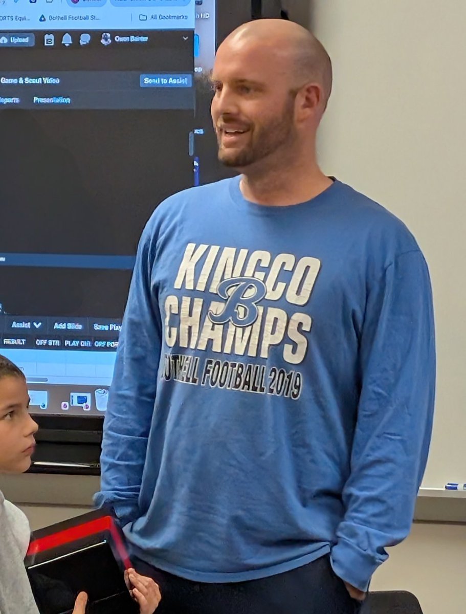 BHSBlueTrain's tweet photo. Thank you to Bothell football alum and World Series Champion Cody Atkinson for stopping by and speaking to the team before practice.

He even brought his World Series Ring!

#WeAreBothell | #BleedBlue https://t.co/U8rowGVaQS
