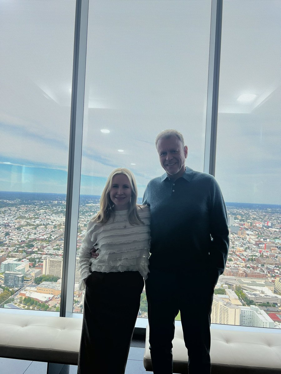 KarenBrownTV's tweet photo. Got to take E to a late lunch at the amazing #skyhigh at @FourSeasons #philadelphia to celebrate her 1st big club interview at @WhartonUGR ☺️ #solucky #familymoment #collegeparents @UofPenn #happyfriday @visitphilly https://t.co/RzVPCIxawb