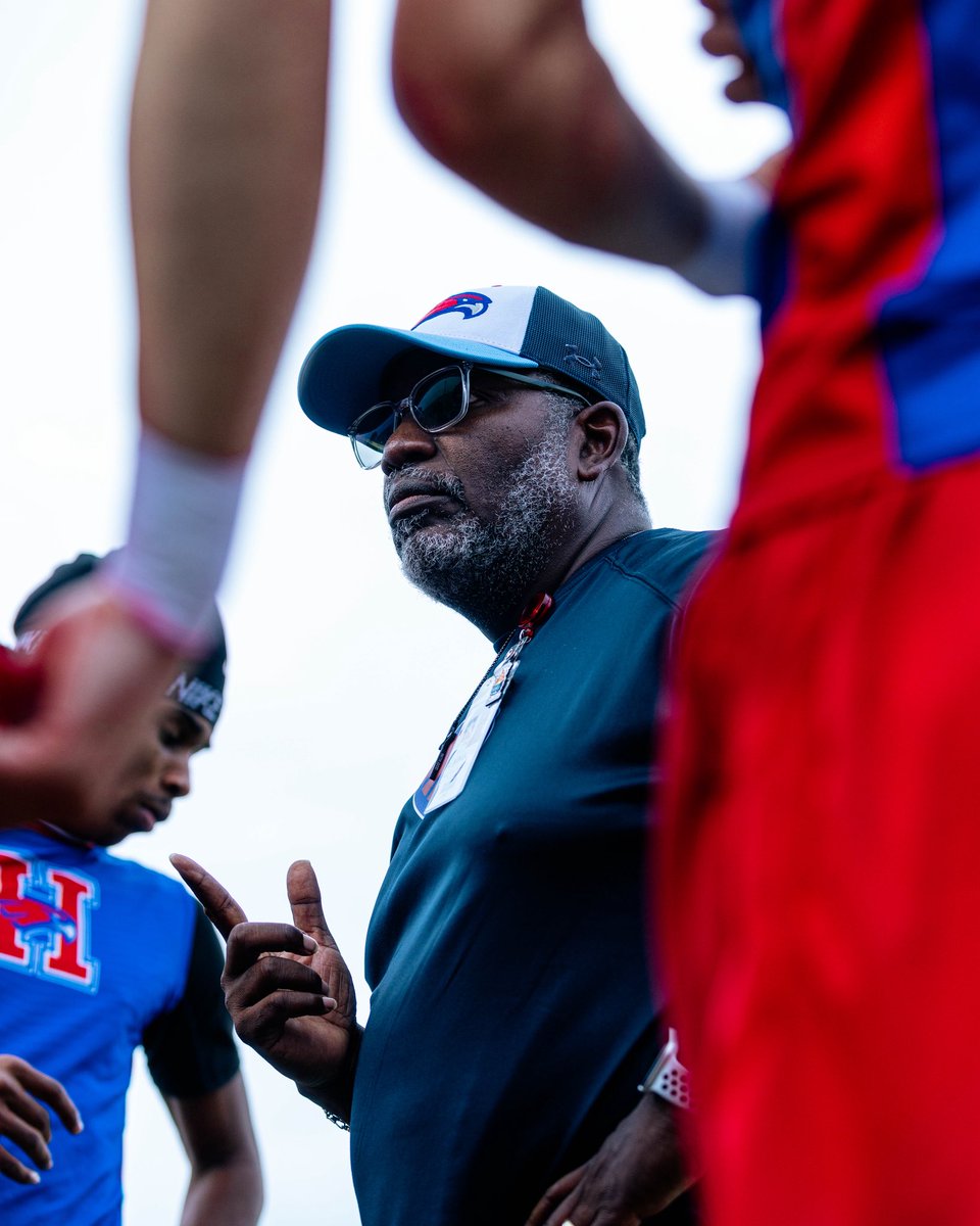 BudaHaysFB's tweet photo. On the clock. 💼
@coachmarktorres
#RISE #BudaHaysFootball
Powered by @inhousemediatx #BuiltWithin https://t.co/2MwcRJqJCi