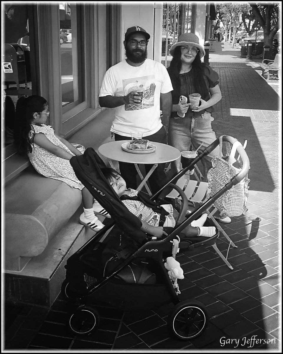 GaryWJeffPhotog's tweet photo. REDLANDS PEOPLE….
Olympus mju, Ilford HP5…. https://t.co/oQrNy3ZFjK