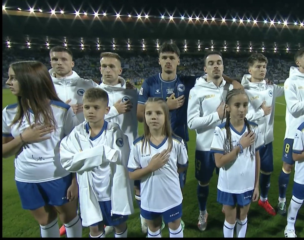 BosniaNTBall's tweet photo. I had initially thought that Kerim Alajbegovic was the only one that forgot his hooded shirt but then i realized he actually gave it to Edin Dzeko’s son there.😅 https://t.co/2DN866szsc