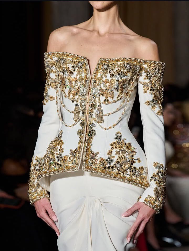 siturk1's tweet photo. This is not the first designer ör the last to openly replicate traditional Algerian garment designs, as the image shows: this is a design of the Algerian karakou. inspiration from another design without crediting its source is shameful and a breach of professional ethics https://t.co/OgiXHEqMAL
