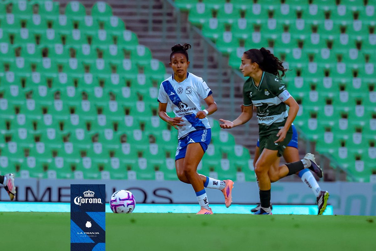 ClubPueblaFem's tweet photo. 40' El partido está muy parejo en Torreón y mis Enfranjadas no han parado de insistir. 👊🏻

¡Vamoooos Fraaanja! 

#LaFranjaNosUne🎽 https://t.co/7z6hrqRKLk