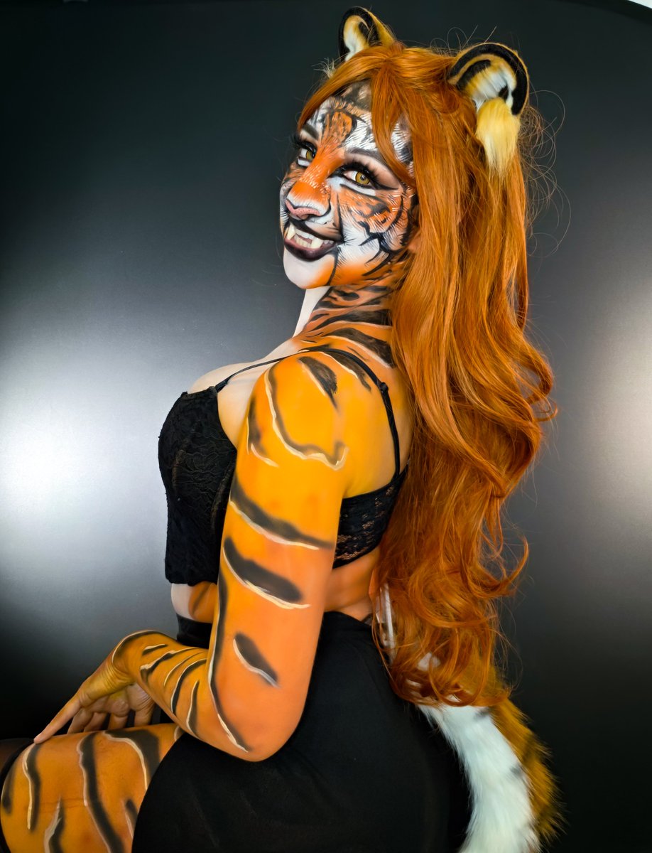 Roseiquartz1's tweet photo. I may have taken "Eye of the Tiger" somewhat literally ... https://t.co/uisTJ7AEbA