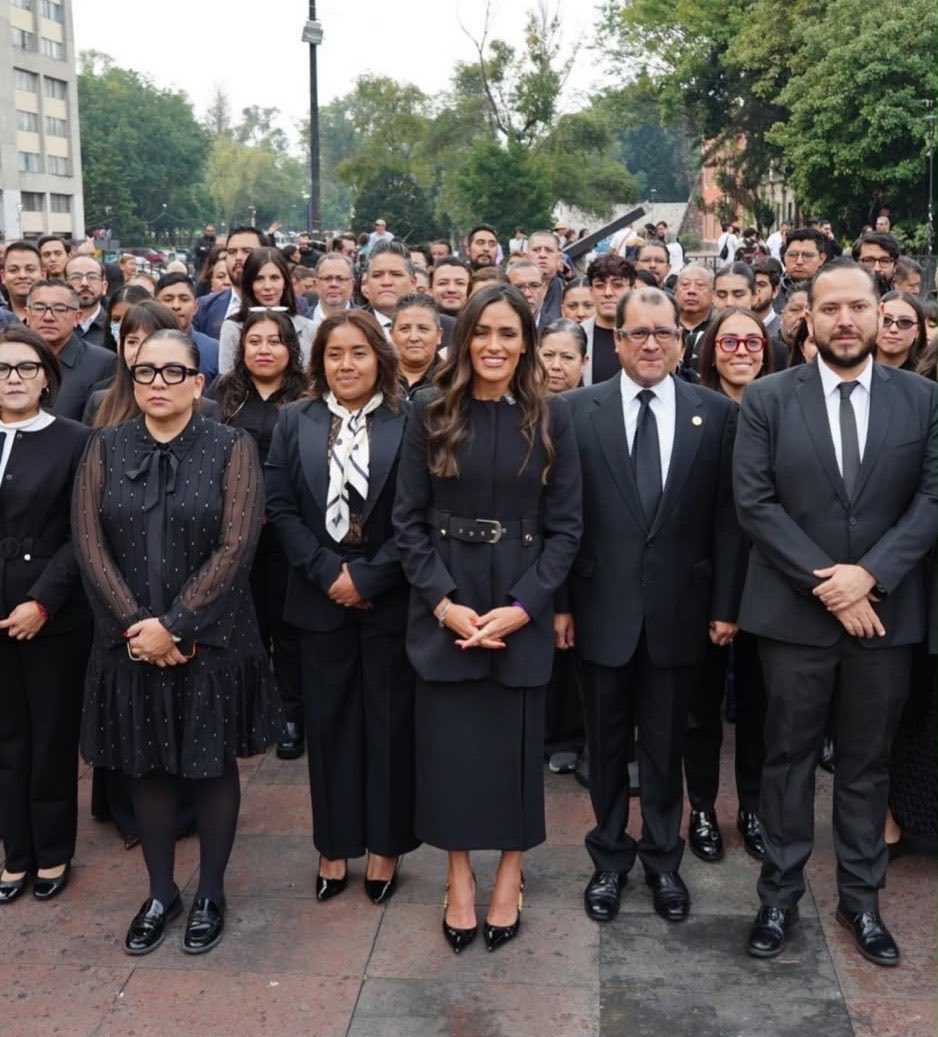 tania__rd's tweet photo. Muy de “luto” pero eso si sonriendo para la foto 

Cuanta hipocresía https://t.co/NEzZPx8U4Z
