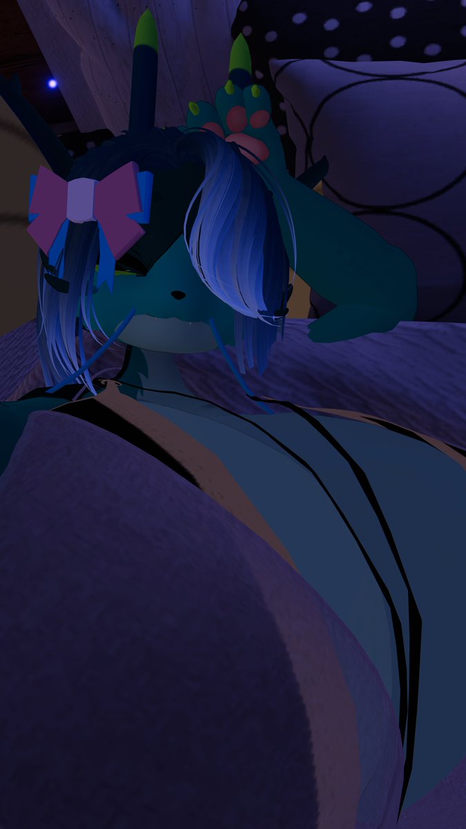 kitshnaya's tweet photo. O aniversário passou, a madrugada foi longa e a preguiça de levantar da cama hoje está vencendo. 😴🍰
#VRChat #Vaporeon #TransGamer #CozyGaming #TransPride #BirthdayVibes https://t.co/AnnzkuWrTM