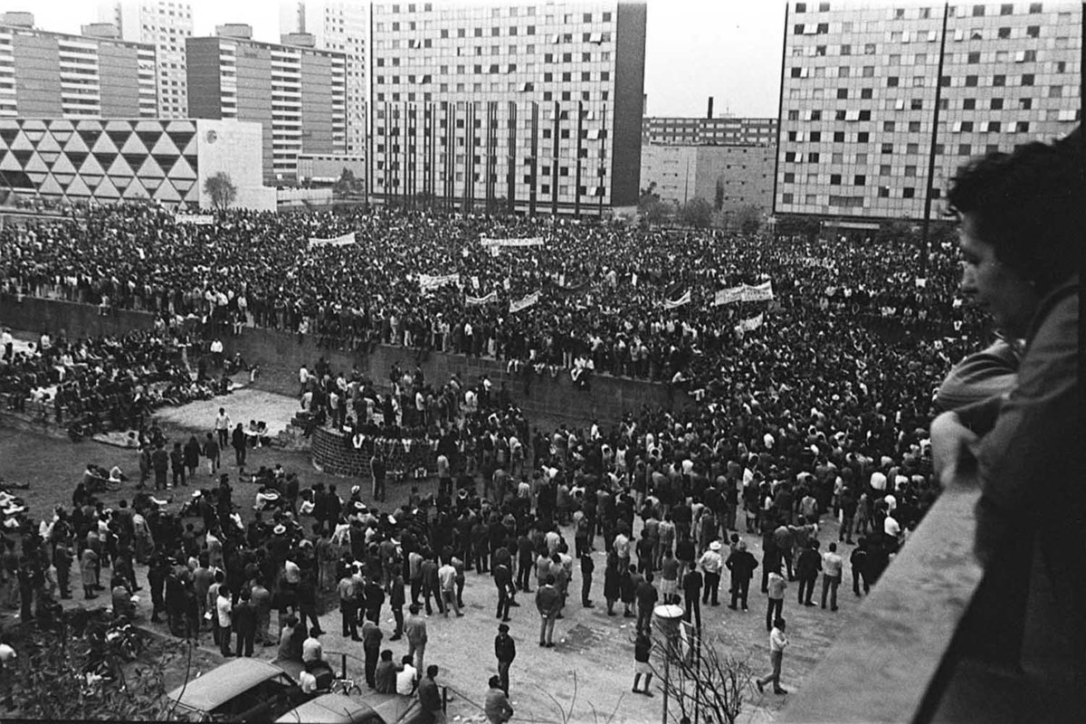 M4RYSTR4WB3RRY's tweet photo. Ser estudiante en México es un acto de valentía: cuestionar, pensar diferente y alzar la voz. Recordar nuestra historia también es una forma de no dejar que el silencio borre lo que pasó, 2 de octubre, no se olvida 🇲🇽 https://t.co/hvAe7qIKgu