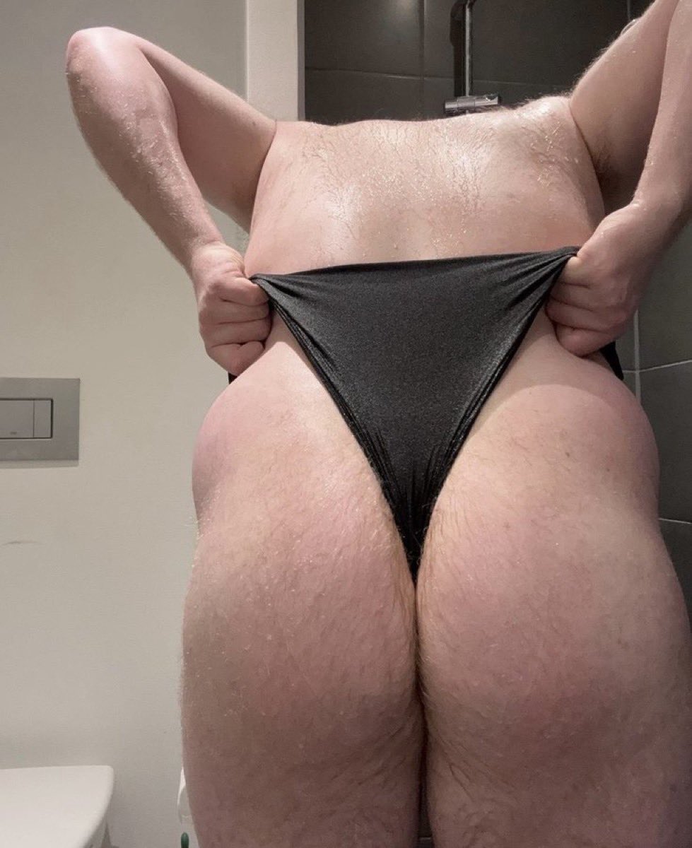 goddesstiaa27's tweet photo. Just get a nerd some hardcore wedgie #wedgie #spanking #wedgienerd #briefs #wedgies #wedgieslave https://t.co/fnxGQHXVK4